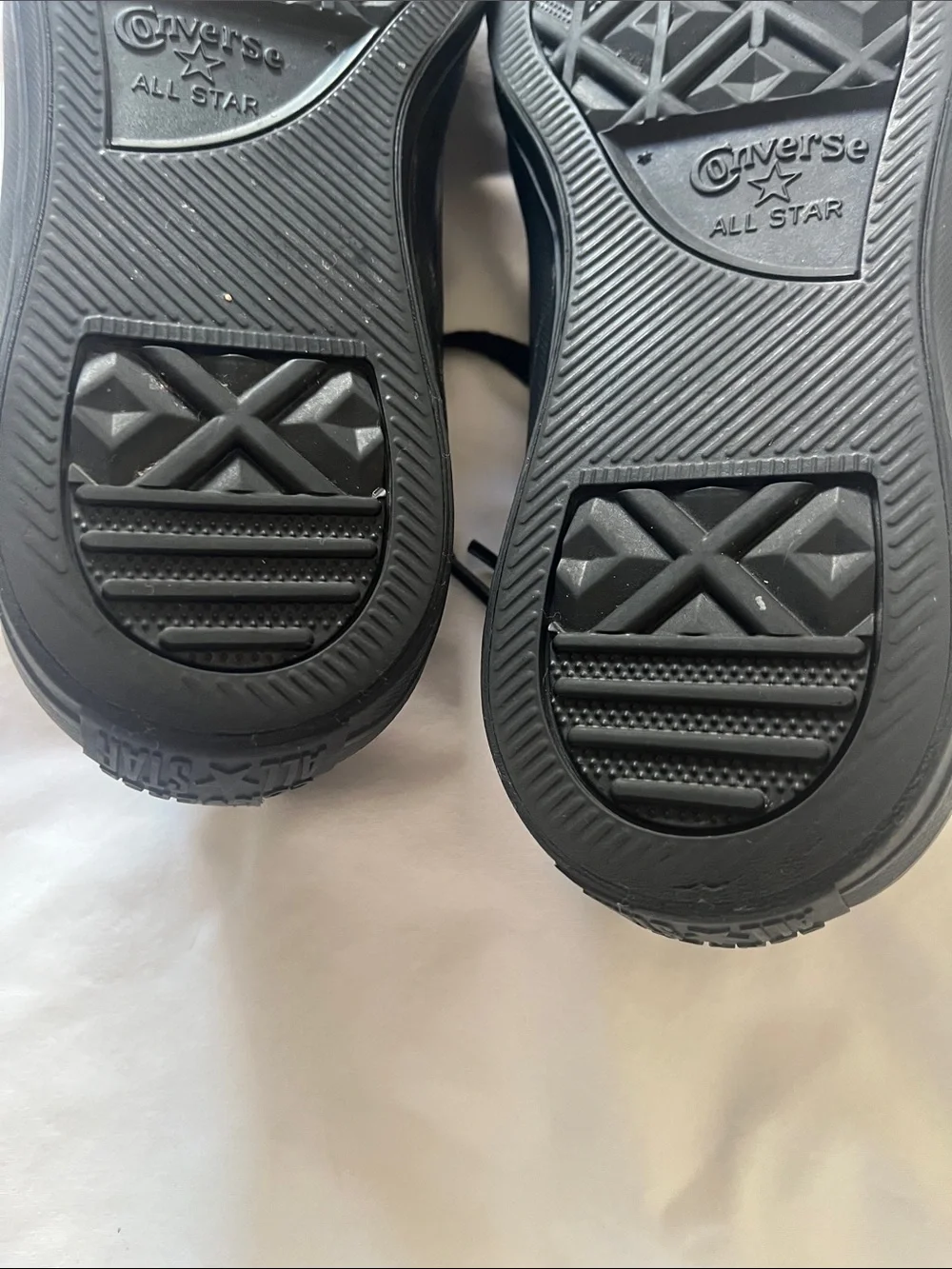 Converse Men's Low-Top Leather Chuck Taylor Sneakers in Black